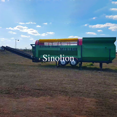 Le tri du sol supérieur/compost/bois facilité grâce à l'écran Sinolion à double couche